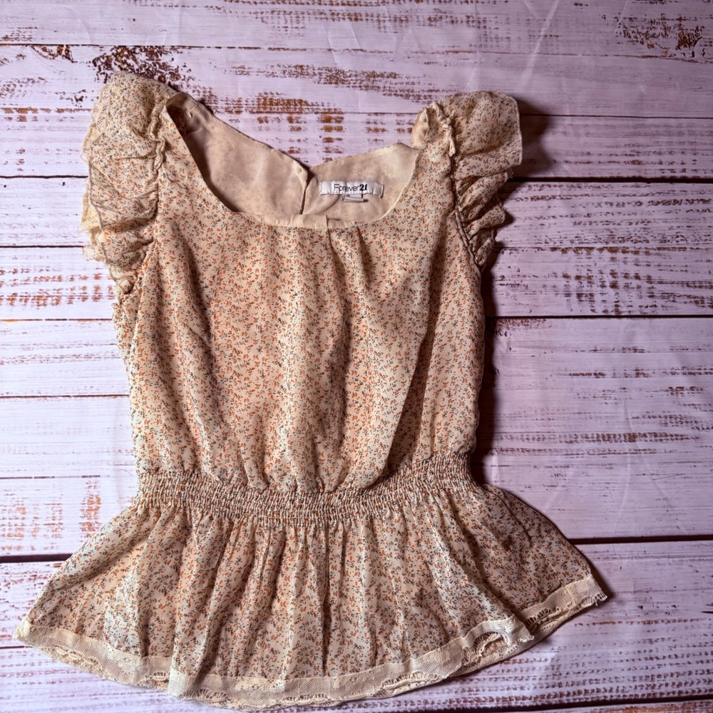 Forever 21 Womens Small Beige Floral Peplum Top Flutter Lace Sleeve Smocked Boho